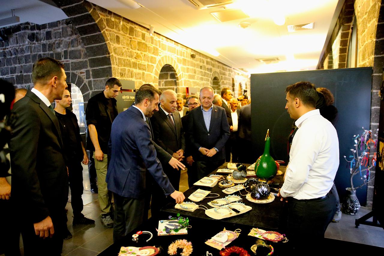 Deputy Culture and Tourism Minister Gokhan Yazgi (center) visits local artisans’ displays following the opening ceremony of the Diyarbakir Culture Route Festival, Oct. 11, 2025. (AA Photo)