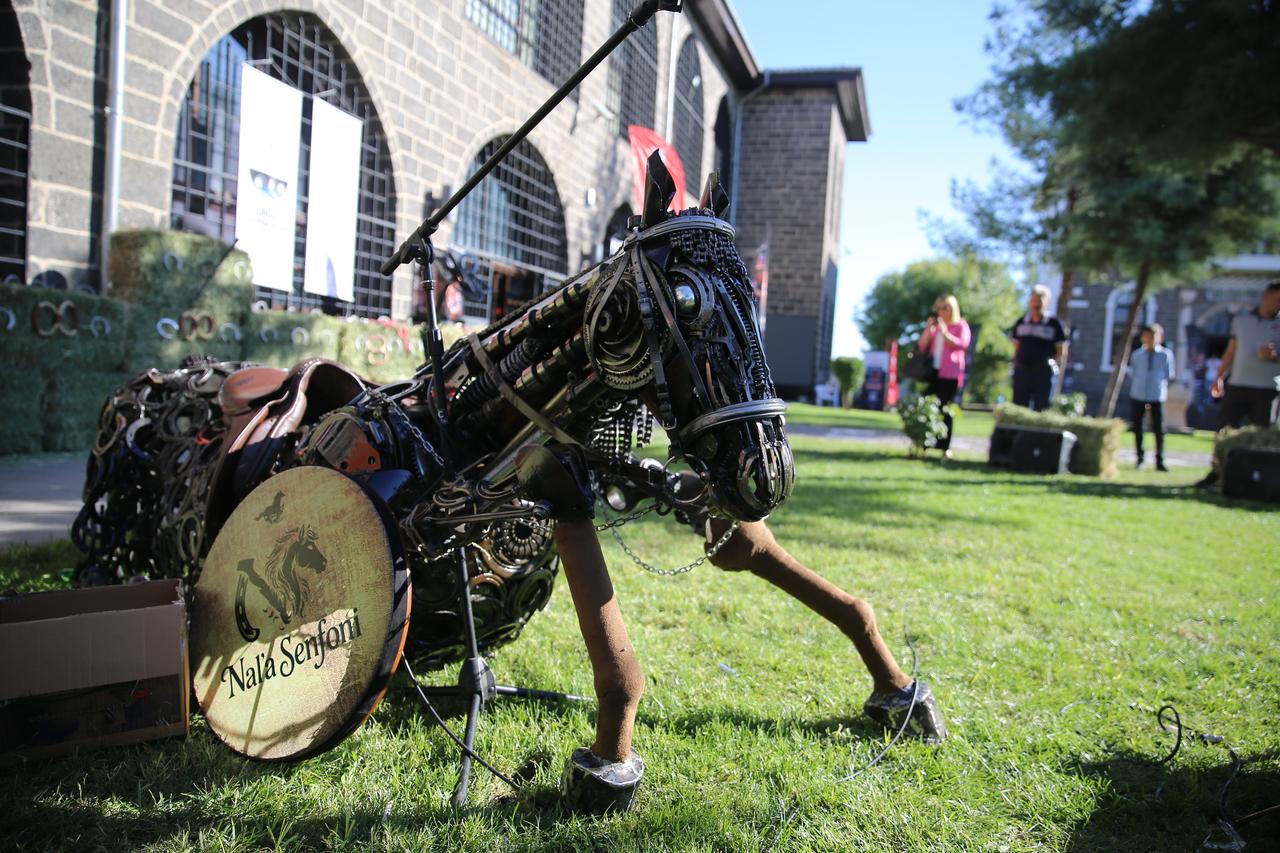 A recycled metal horse sculpture titled “From Horseshoe to Hope” is displayed on the grounds of the Inner Castle Museum Complex as part of the Diyarbakir Culture Route Festival, Oct. 12, 2025. (AA Photo)