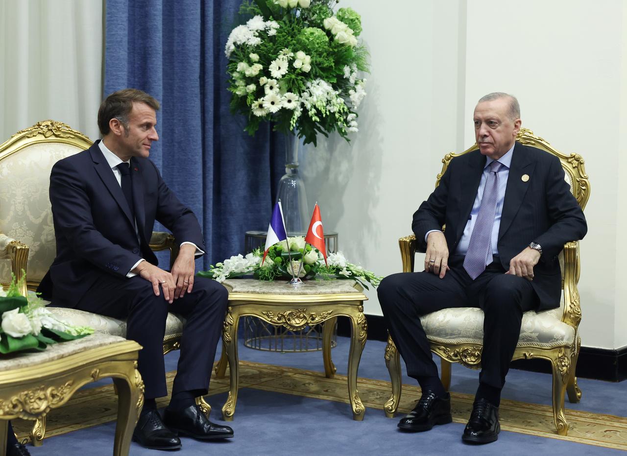 President Recep Tayyip Erdogan (R) meets with French President Emmanuel Macron (L) during the Sharm El-Sheikh Peace Summit in Sharm El-Sheikh, Egypt, on Oct. 13, 2025. (Tur Presidency / AA Photo)