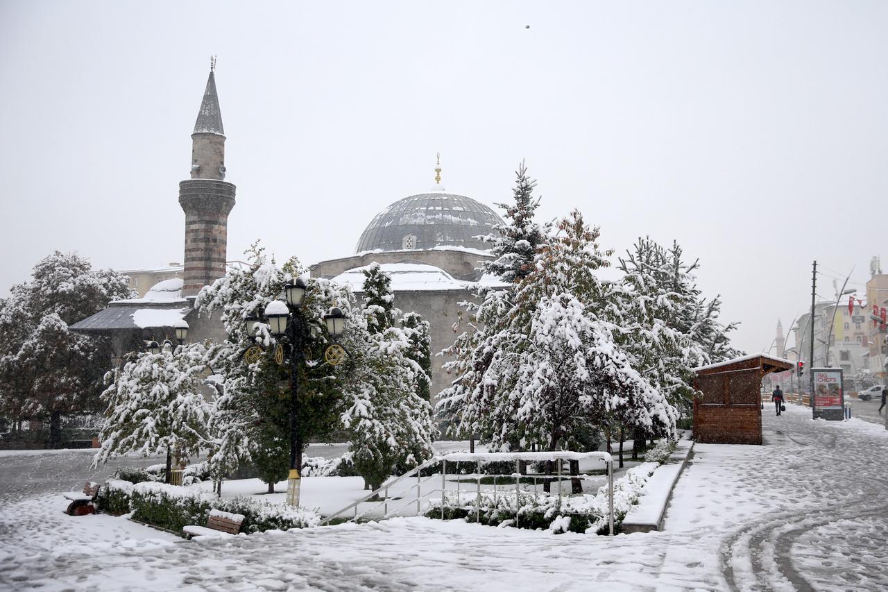 The snowfall that began at night and continued until morning covered the city center of Erzurum in white. Erzurum, Türkiye, October 13, 2025. (AA Photo)