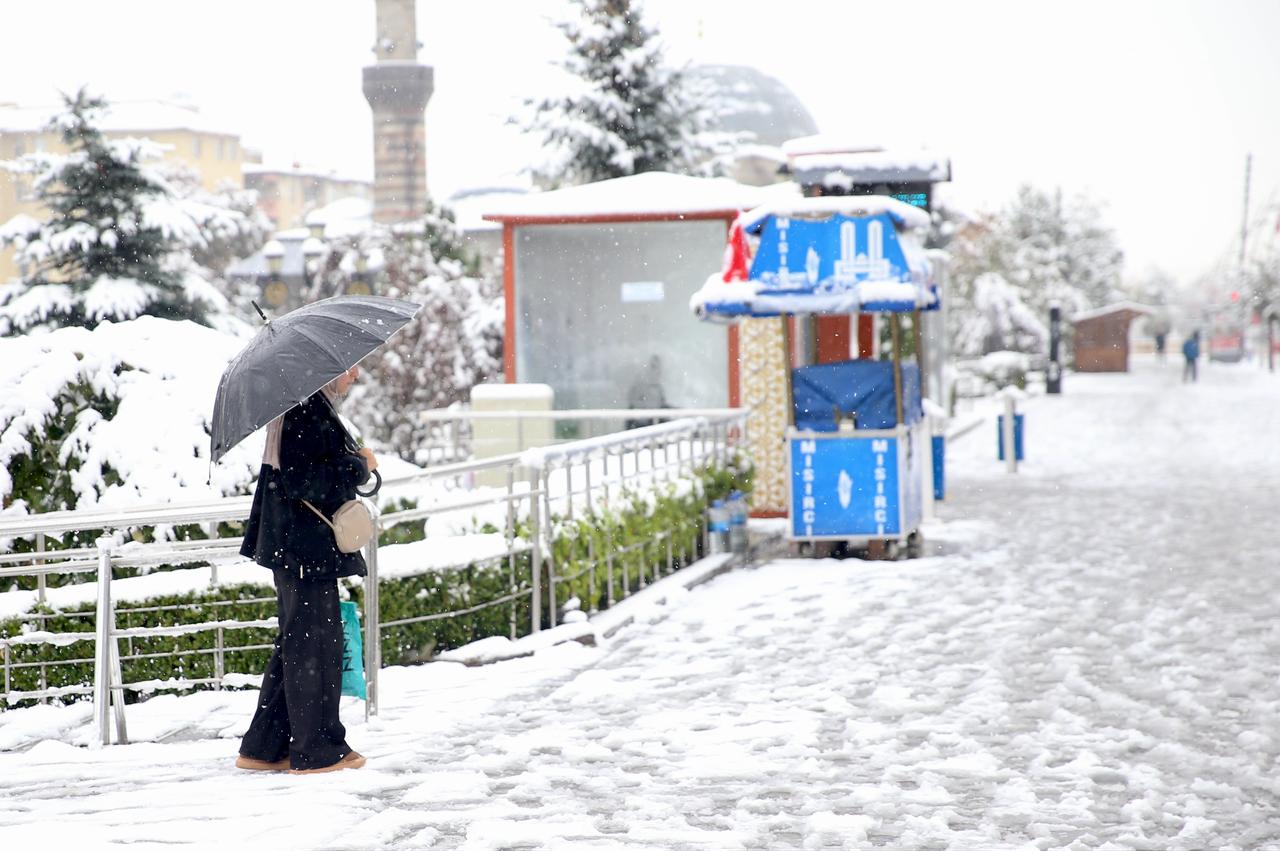 Overnight snow surprises Erzurum, locals face difficulties walking. Erzurum, Türkiye, October 13, 2025. (AA Photo)