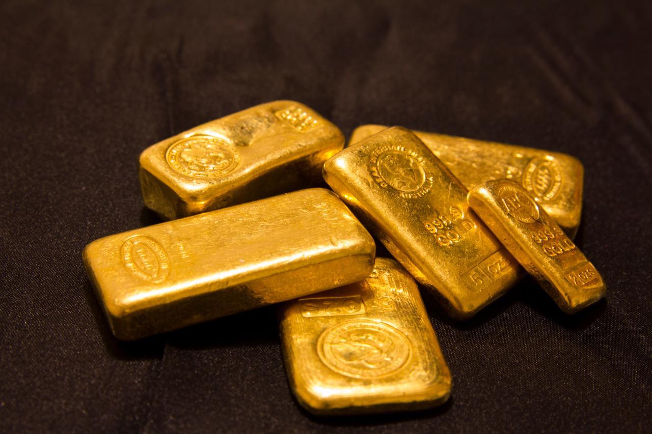 Gold continues to soar toward $4,100 amid renewed US-China trade war fears Image