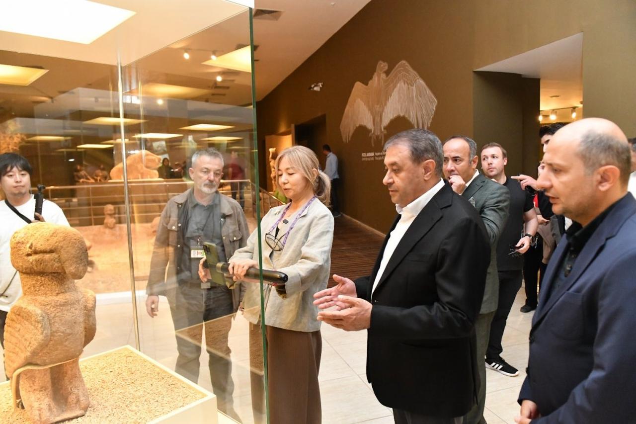Japanese artist Tomoko Yamaguchi visits the Sanliurfa Archaeology Museum with Governor Hasan Sildak, viewing Neolithic artifacts on display, Sanliurfa, Türkiye, Oct. 12, 2025. (Photo via urfahaber63.com)