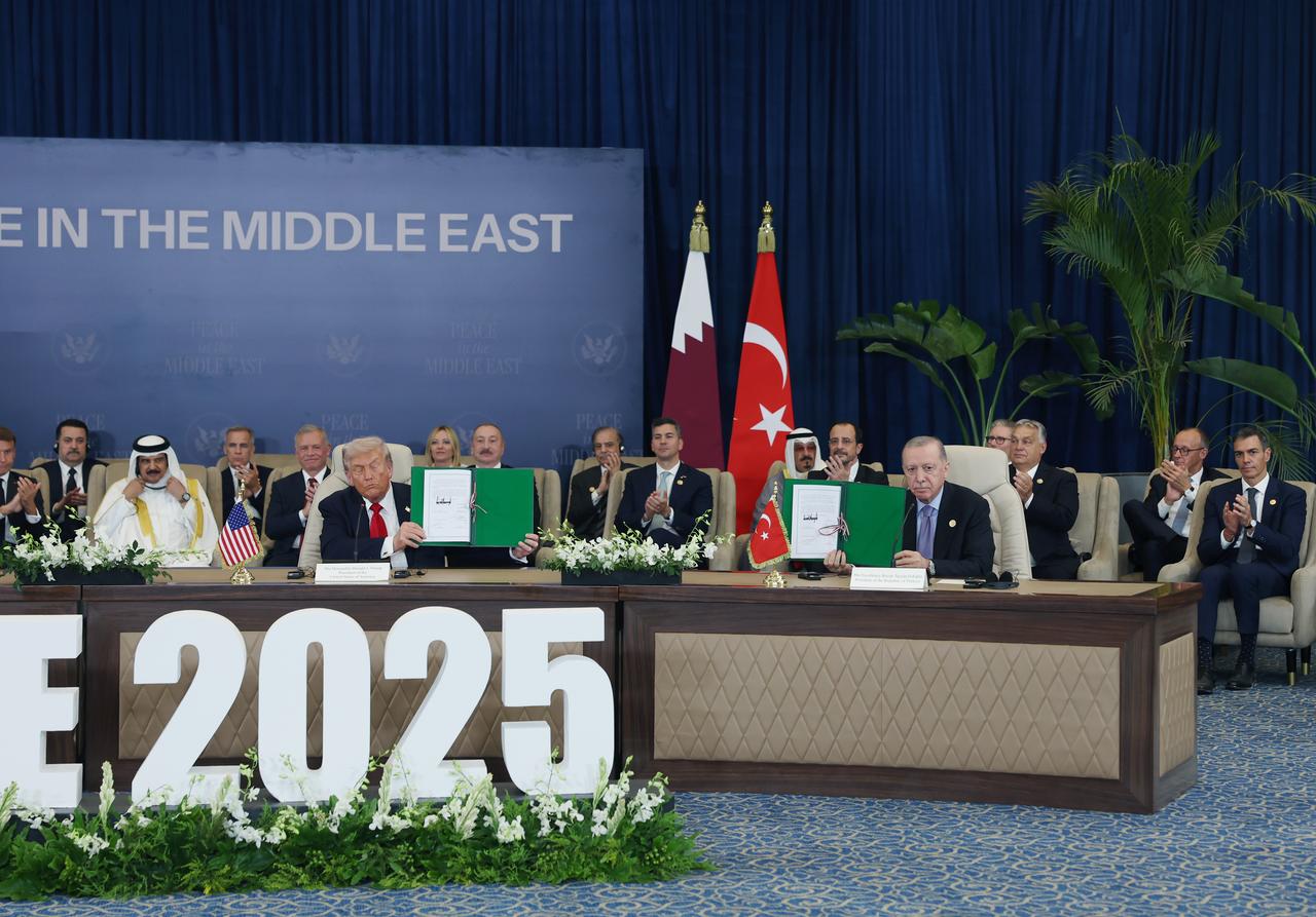 President Recep Tayyip Erdogan (R) and US President Donald Trump (R-2), Egyptian President Abdel Fattah el-Sisi (L-2) and Emir of Qatar Sheikh Tamim bin Hamad Al Thani (L) attend the Sharm El-Sheikh Peace Summit in Sharm El-Sheikh, Egypt on Oct. 13, 2025. ( Tur Presidency / AA Photo)