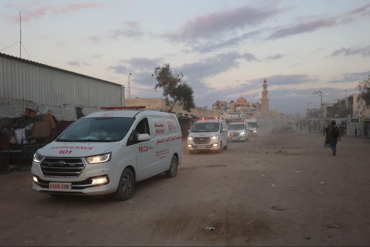 Palestinian Red Crescent ambulances move towards the eastern Gaza Strip from Khan Yunis in the south of the besieged territory, October 13, 2025. (AFP Photo)