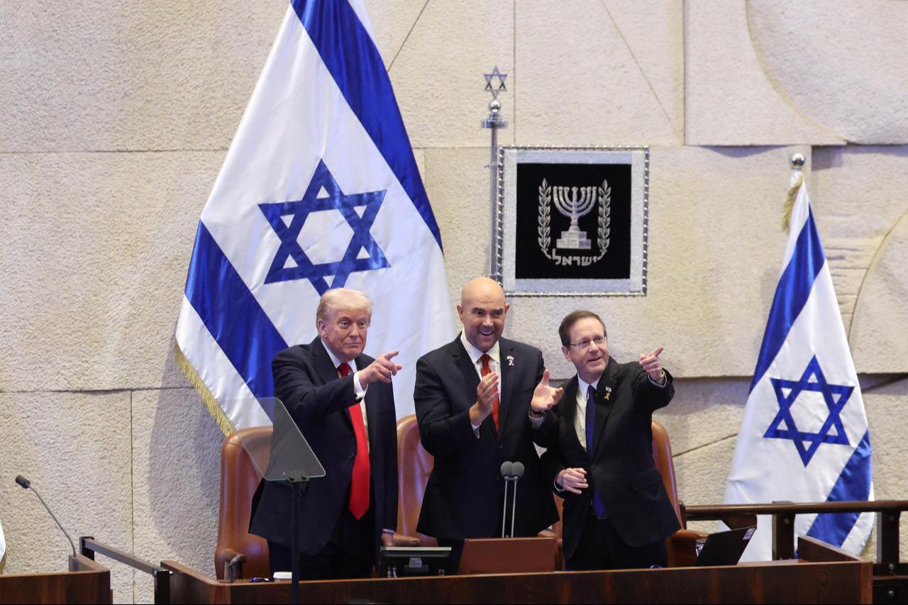 US President Donald Trump (L) reacts next to Amir Ohana (C), Speaker of the Israeli Knesset, and Israeli President Isaac Herzog at the Israeli parliament, Knesset, in Jerusalem, Oct. 13, 2025. (AFP Photo)