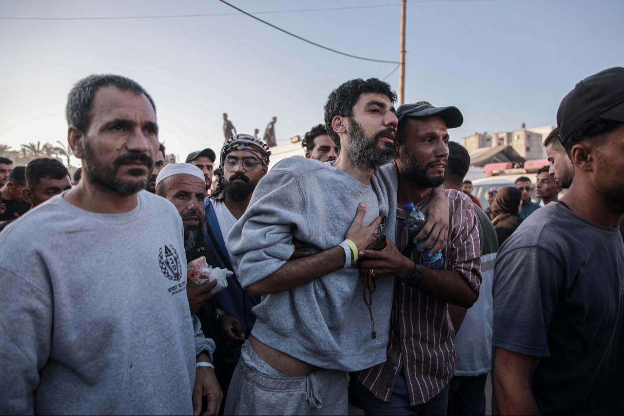 Palestinians released by Israel under the first phase of the ceasefire agreement arrive at Nasser Hospital in Khan Yunis, Gaza, for medical check-ups and scheduled events on October 13, 2025. ( AA Photo )