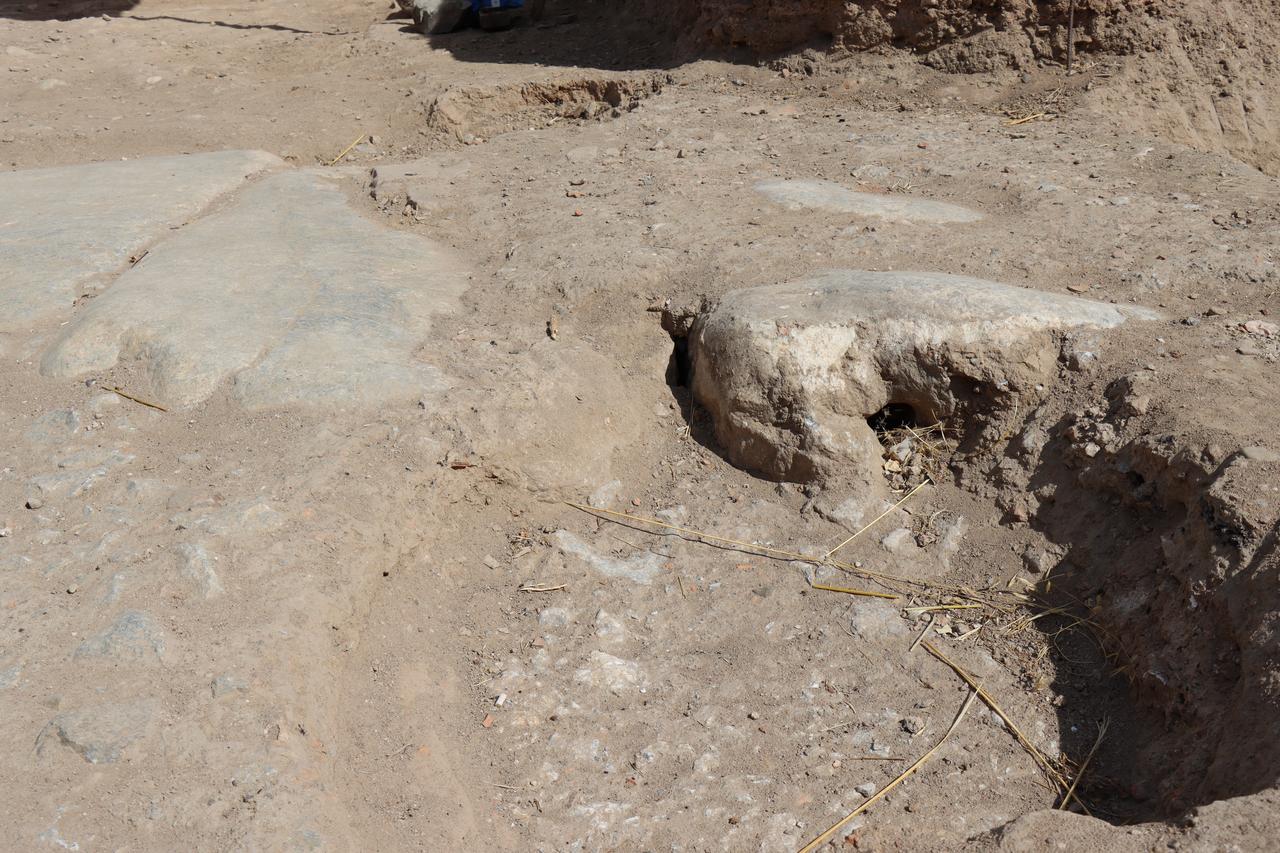 Detail of the marble-paved road and drainage channel unearthed at the 2,000-year-old Roman theater of Nicaea (modern-day Iznik), a major archaeological site in northwestern Türkiye, Oct. 13, 2025. (AA Photo)