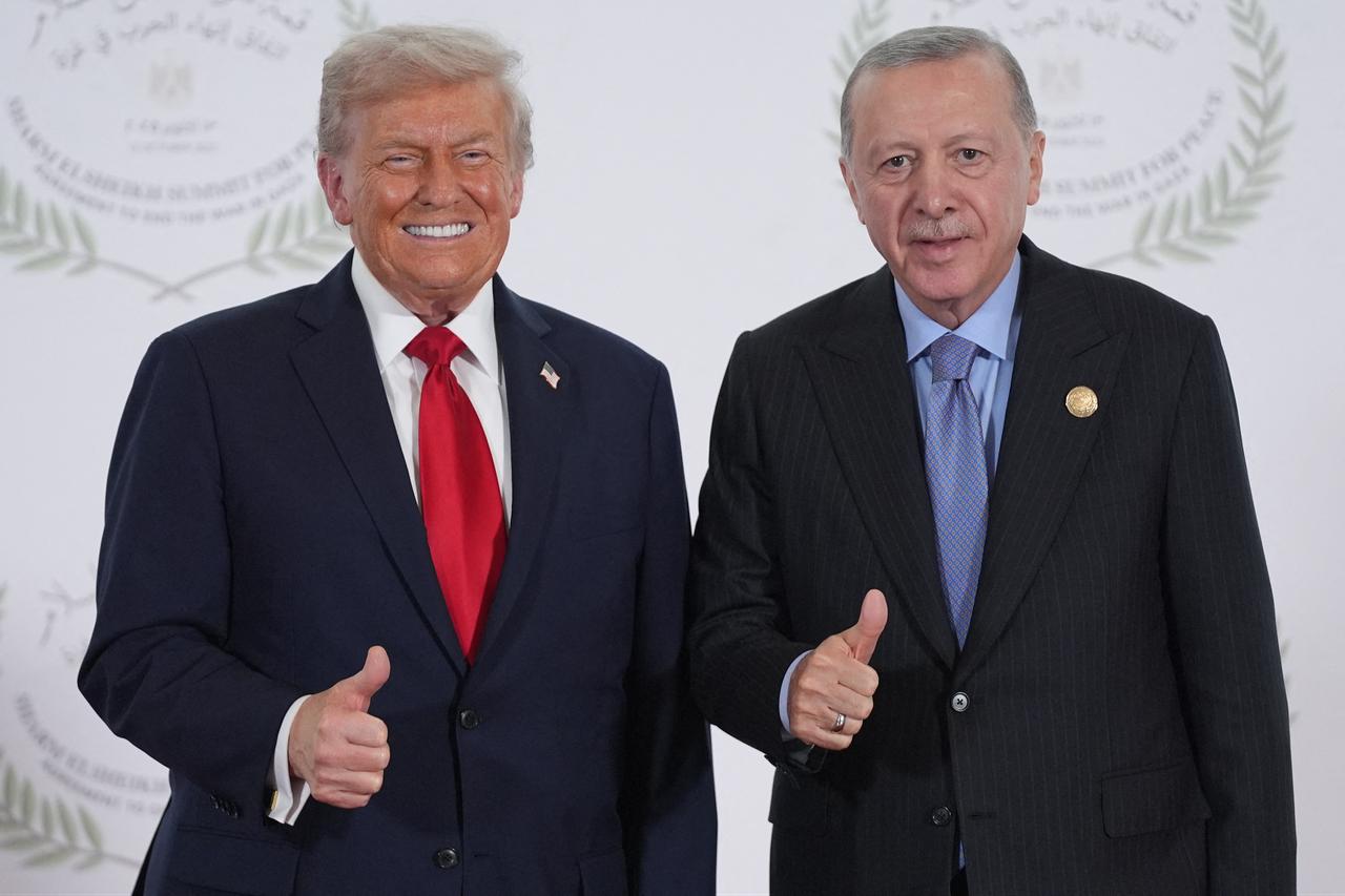 US President Donald Trump and President Recep Tayyip Erdogan pose for a photo during a summit on Gaza in Sharm el-Sheikh on October 13, 2025. (AFP Photo)