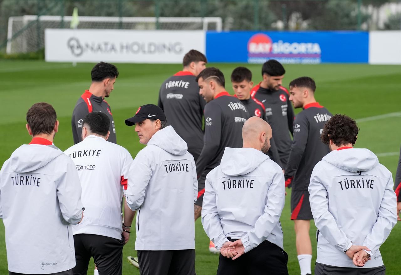 Head coach of Turkish National Football Team Vincenzo Montella (3rd L) leads a training session ahead of 2026 FIFA World Cup European Qualifiers Group E match against Georgia at the TFF Hasan Dogan Facilities in Istanbul, Türkiye on Oct. 13, 2025. (AA Photo)