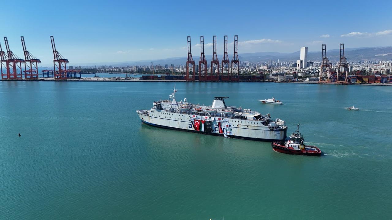 Türkiye’s 17th “Goodness Ship” departed from Mersin International Port on Oct. 14, 2025. (AA Photo)