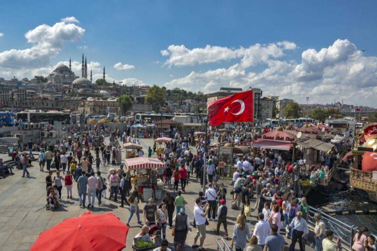 Türkiye’s population prefers Western lifestyle, survey shows