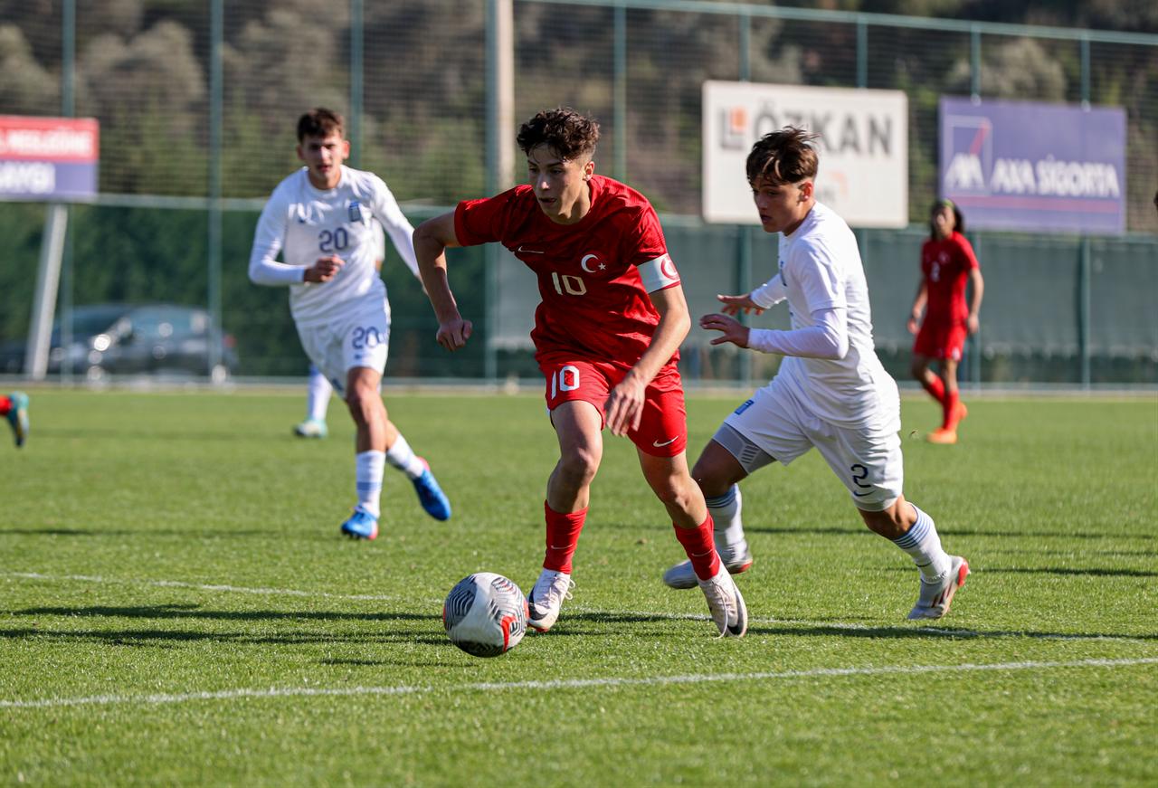 Türkiye U17 national team player Furkan Kocak (10) in action during a youth international match. (AA Photo)