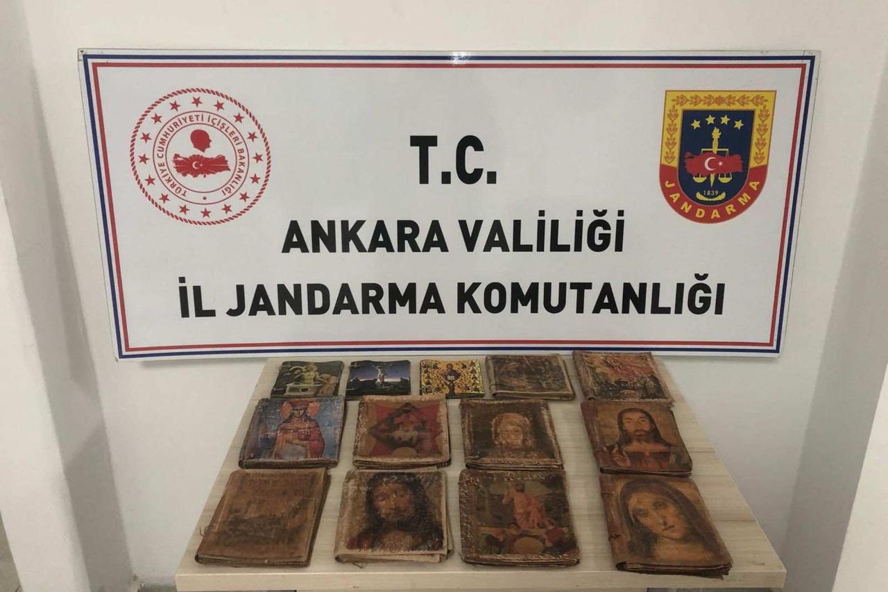 Türkiye seizes 13 Hebrew manuscripts in anti-smuggling raid