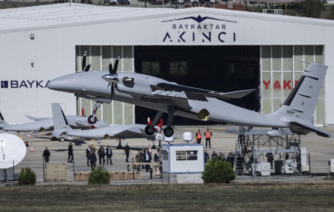 A Bayraktar Akinci UCAV is taking off during an Italian delegation from the Ministry of Defense, which visited Baykar's facilities in Tekirdag and Istanbul. (AA Photo)