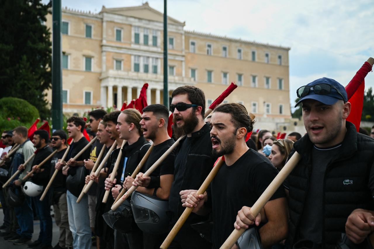 Disputed 13-hour workday reform leads to political chaos in Greece