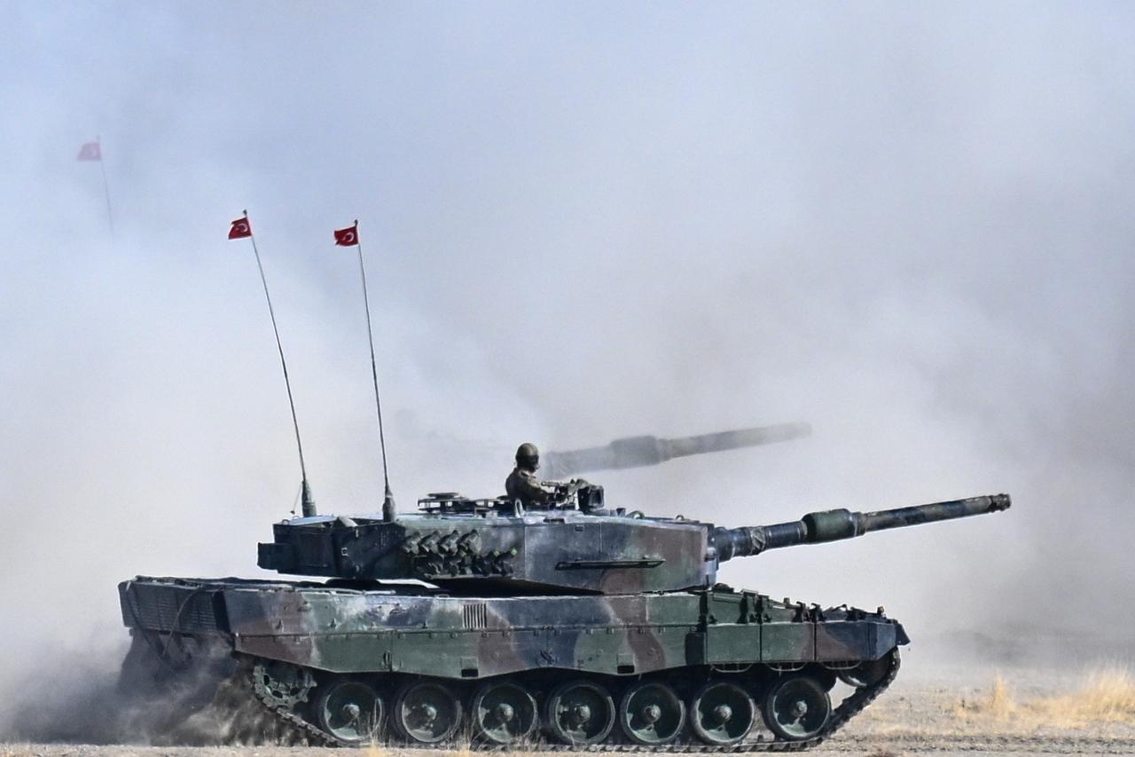 A view of the Leopard-2 tank from the "Fire Free-2025" exercise at the General Nahit Senoglu Firing and Training Range in Polatli district of Ankara, Türkiye, Oct. 11, 2025. (AA Photo)