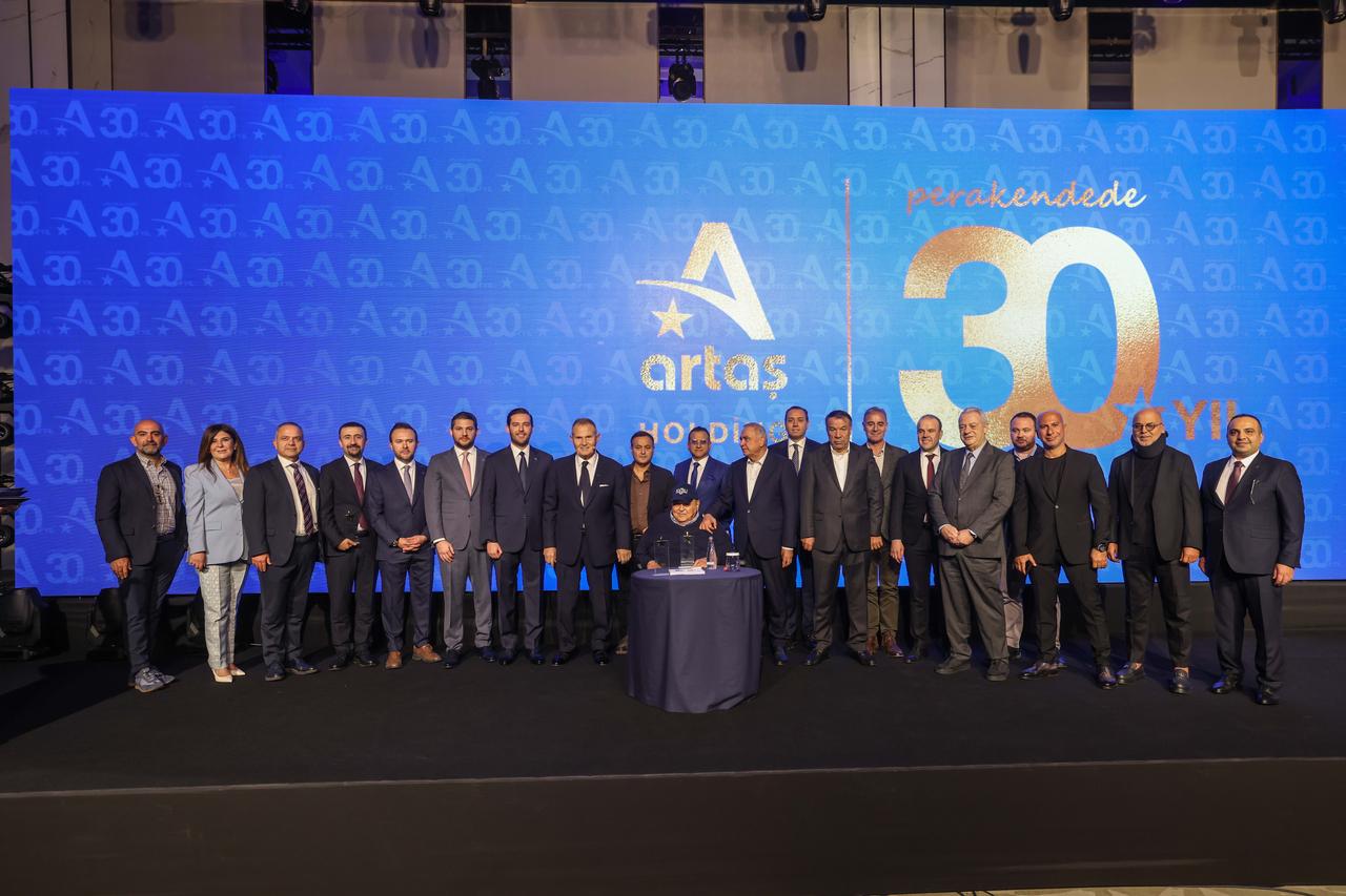 Executives and guests pose for a group photo during Artas Holding’s "30 Years in Retail" event in Istanbul, Türkiye, October 14, 2025. (IHA Photo)