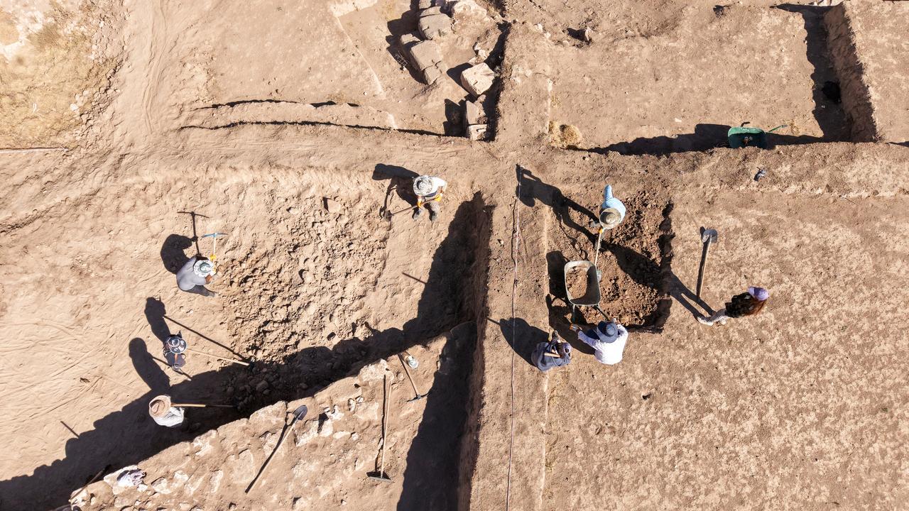 An aerial view shows archaeologists excavating fortification walls at the grid-planned ancient city of Zernaki Hill in Van’s Ercis district, eastern Türkiye, Oct. 8, 2025. (AA Photo)