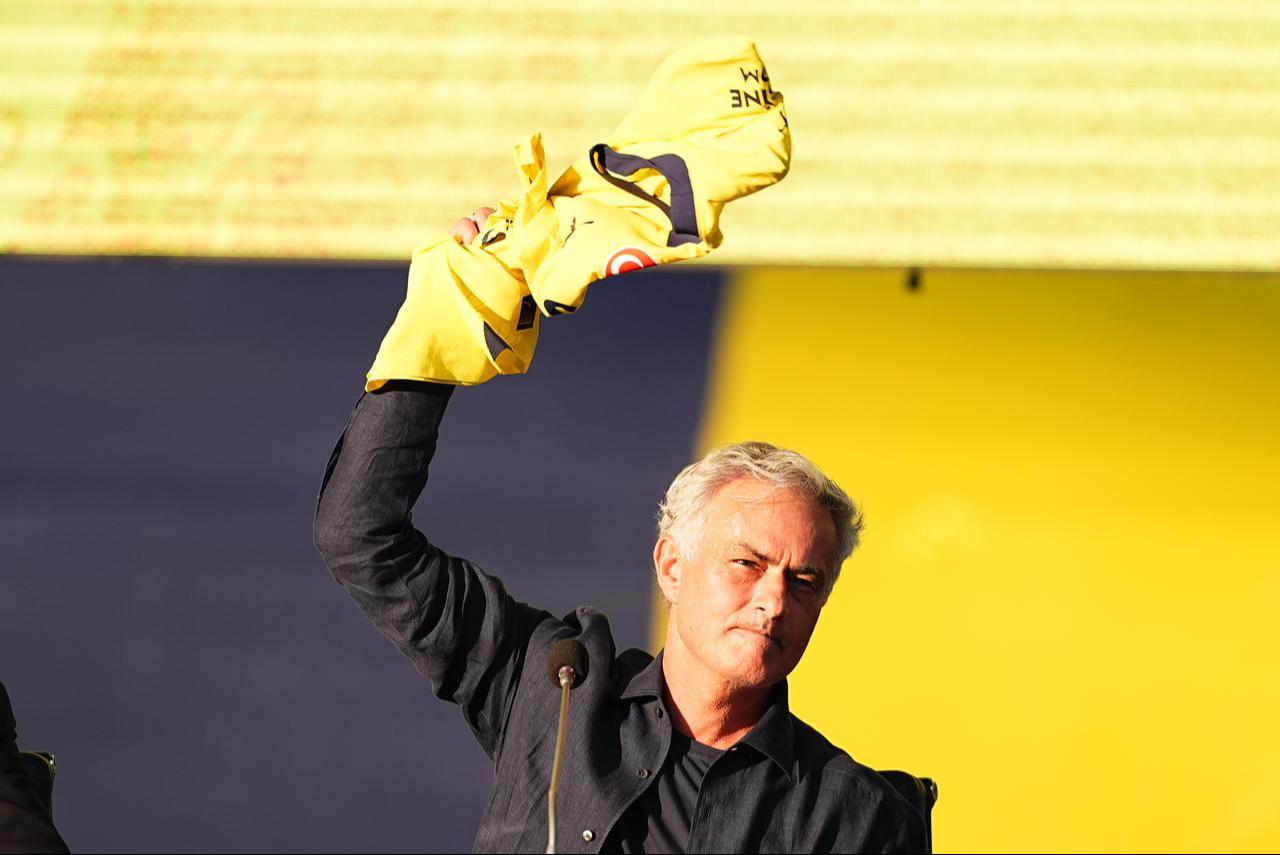 Jose Mourinho greets fans during his official presentation as Fenerbahce’s new head coach at Sukru Saracoglu Stadium in Istanbul, Türkiye, June 2, 2024. (Photo via X/@demarkesports)