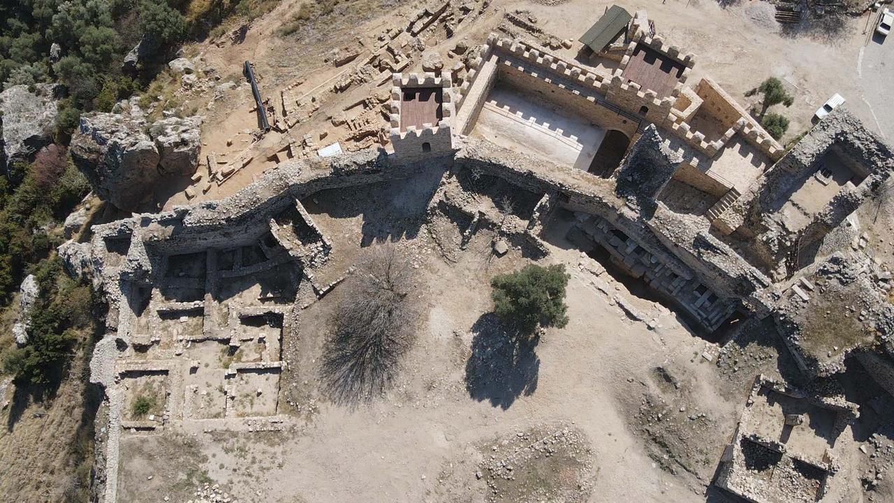 A top-down drone image showing excavation zones within the fortified section of the ancient city of Becin in Milas, Mugla, Türkiye, Oct. 16, 2025. (AA Photo)