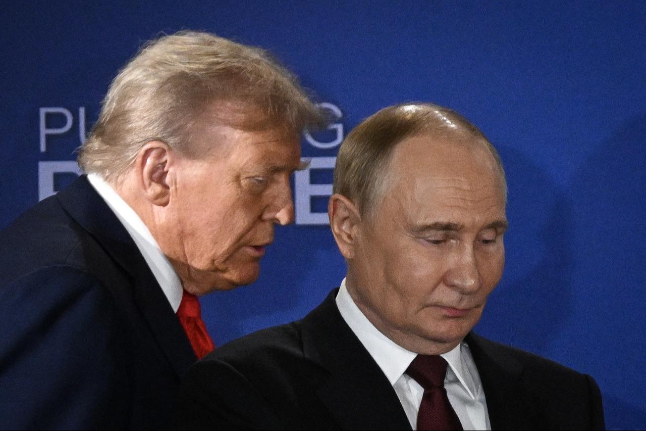 US President Donald Trump and Russian President Vladimir Putin arrive to hold a joint press conference at Joint Base Elmendorf-Richardson in Anchorage, Alaska, Aug. 15, 2025. (AFP PHoto)