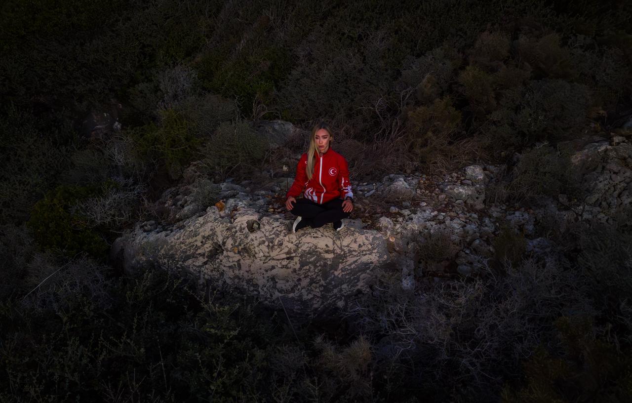 World record freediver Sahika Ercumen practices mindfulness and breath control on the rocky shores of Kas before her record attempt in Antalya, Türkiye, Oct. 16, 2025. (AA Photo)