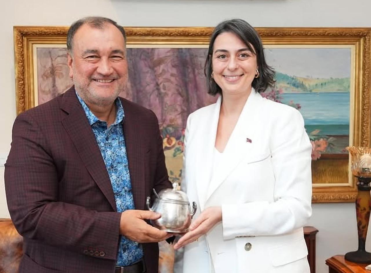Murat Ulker hosts Uskudar mayor Sinem Dedetas to discuss how their district can be improved, Istanbul, Türkiye, August 10, 2025. (Photo via Instagram / @mu_ulker)