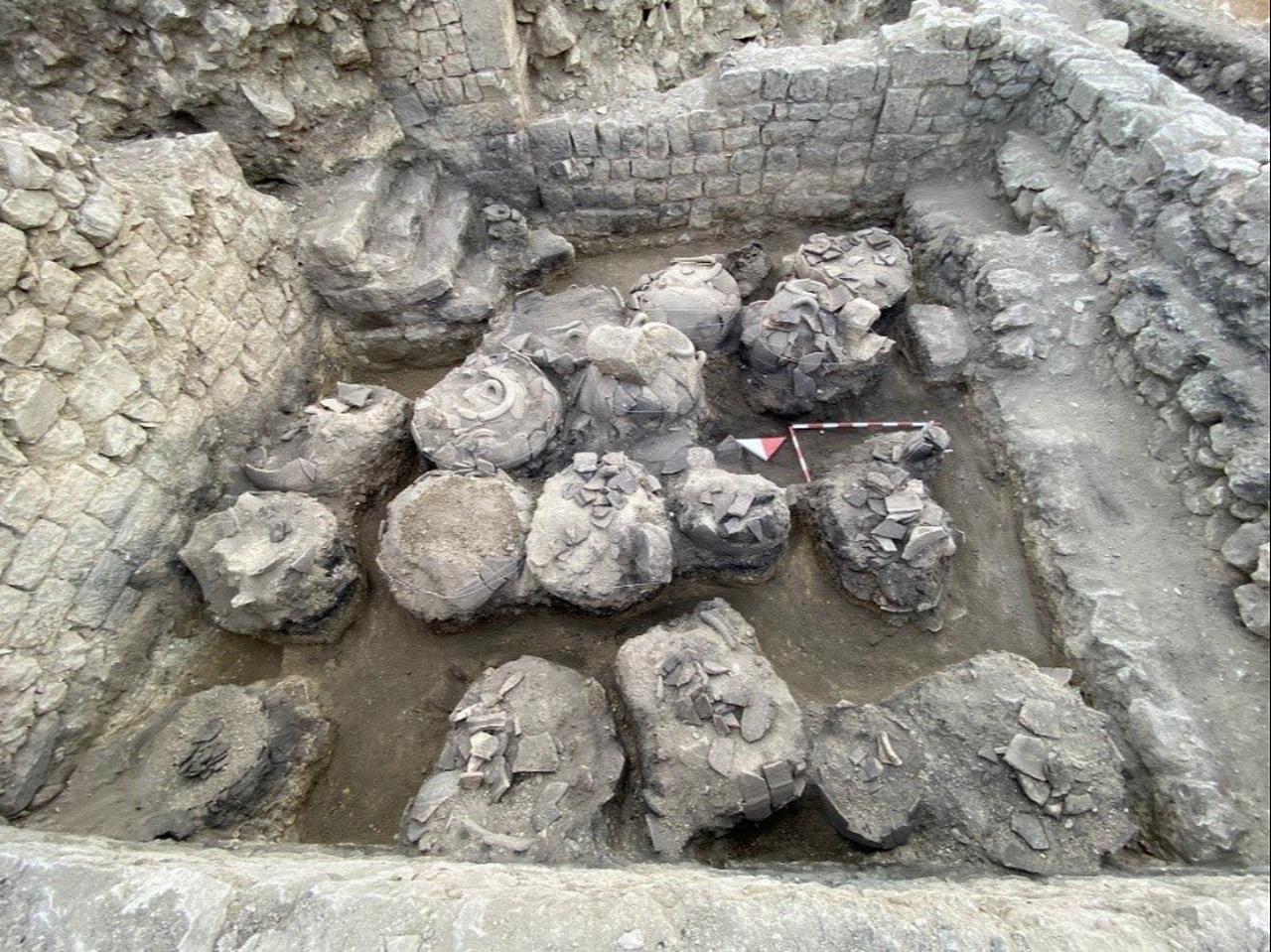 A general view of the storage area at Topraktepe (ancient Eirenopolis) where carbonized loaves were uncovered, Oct. 8, 2025. (Photo via Karaman Governorship)