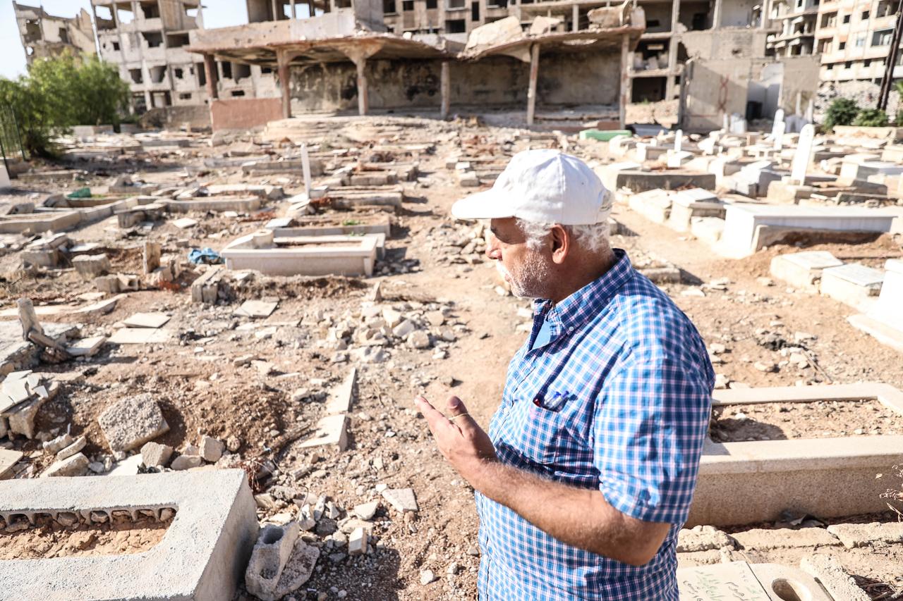Families search for lost graves in Syria’s war-ravaged Yarmouk cemetery