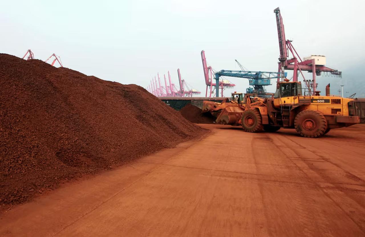 A front loader shifts soil containing rare earth minerals to be loaded at a port in Lianyungang, in east China's Jiangsu province, for export. (AFP Photo)