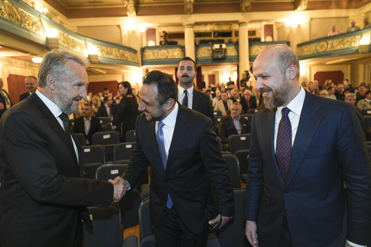 The program was attended by Aliya Izetbegovic’s son and Democratic Action Party (SDA) Chairman Bakir Izetbegovic (left), Türkiye’s Ambassador to Sarajevo Emin Akseki (center), and Bilal Erdogan, Chairman of the Board of Trustees of the Ilim Yayma Foundation (right). Sarajevo, Bosnia and Herzegovina, October 17, 2025. (AA Photo)