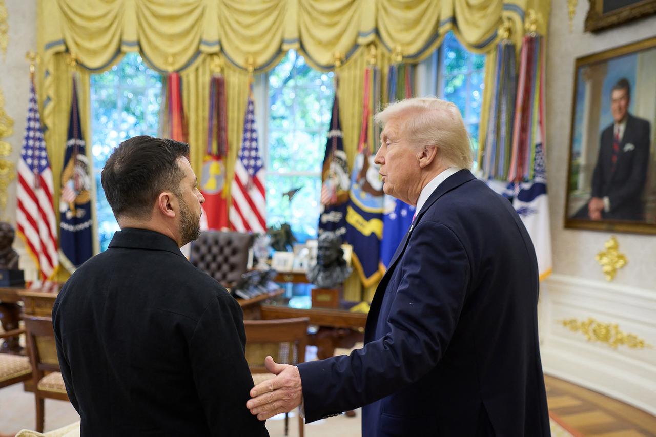 US President Donald Trump (R) speaks with Ukraine's President Volodymyr Zelenskyy (L) in the Oval Office of White House in Washington, DC. October 17, 2025. (Photo by Handout/Ukrainian Presidential Press Service/AFP)