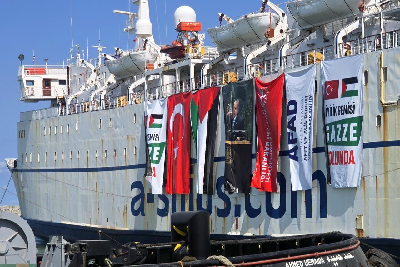 Türkiye’s 17th “Goodness Ship,” carrying humanitarian aid for Gaza, arrives at Al Arish Port in Egypt, on Oct. 17, 2025. (AA Photo)