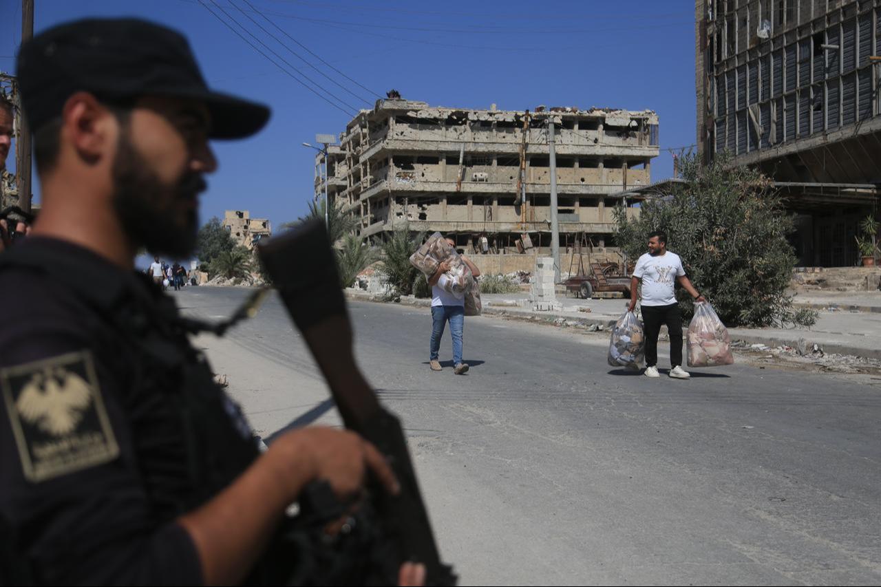 Civilians flee the area seeking safety as they experienced widespread panic due to intensified gunfire following the clashes broke out between Syrian security forces and the PKK/YPG, which operating under the name SDF, at Ashrafiyeh and Sheikh Maqsoud neighborhoods in Aleppo, Syria on Oct. 7, 2025. (AA Photo)