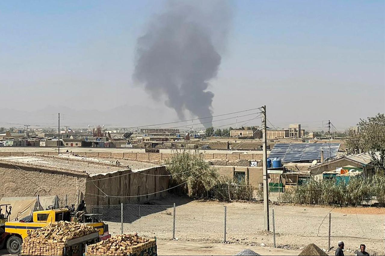 Smoke billows from an Afghan site during the Pakistan-Afghanistan border unrest, in Chaman on October 15, 2025. (AFP Photo)