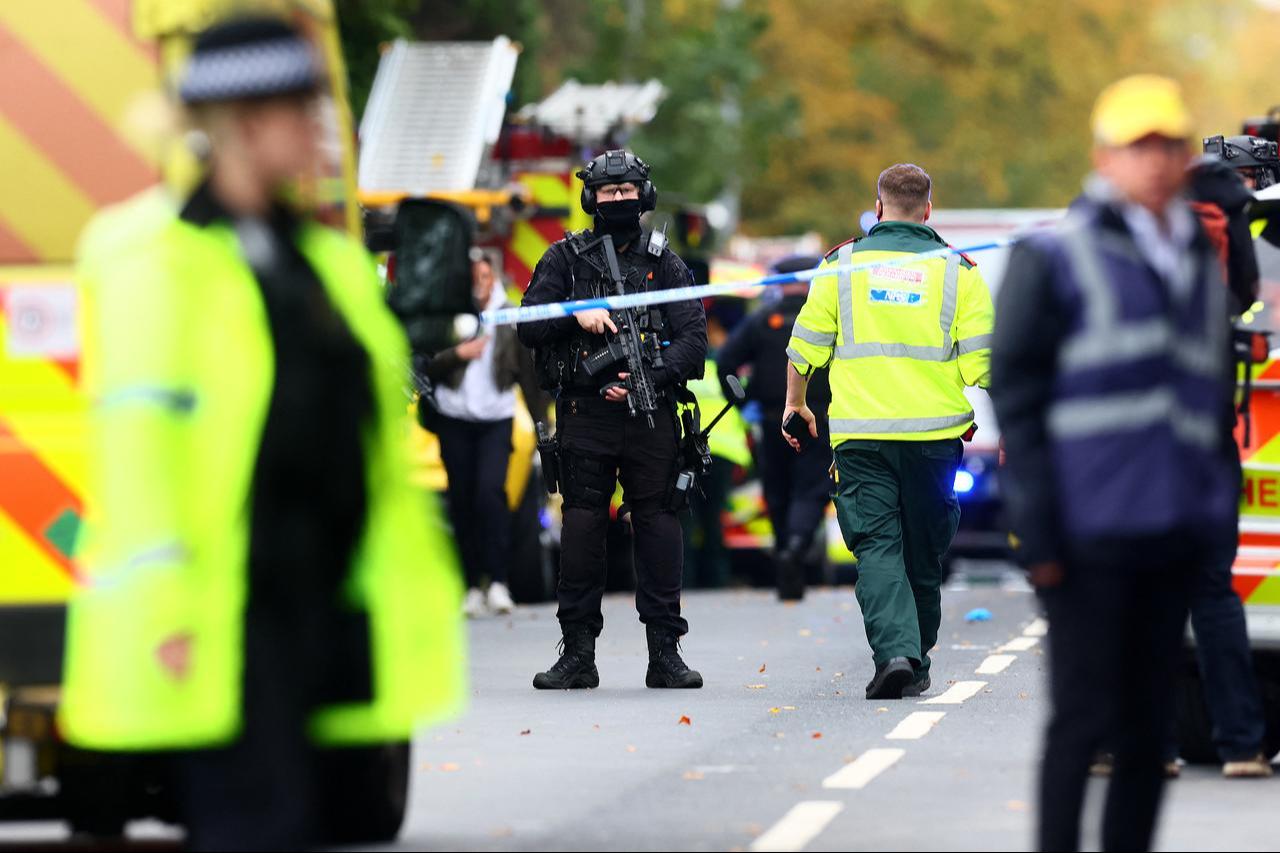 Armed police officers stand with their weapons inside a Police cordon near Heaton Park Hebrew Congregation synagogue in Crumpsall, north Manchester, Oct. 2, 2025. (AFP Photo)