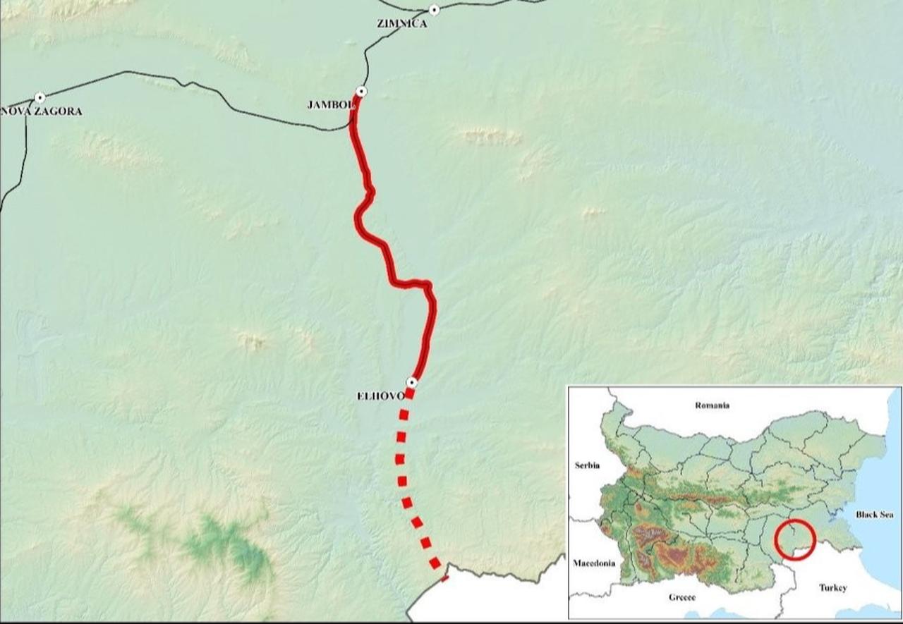 Map showing Bulgaria’s planned 71 km railway from Yambol to Elhovo and onward to Lesovo, where a new border crossing with Türkiye would be built. (Image via bnr.bg)