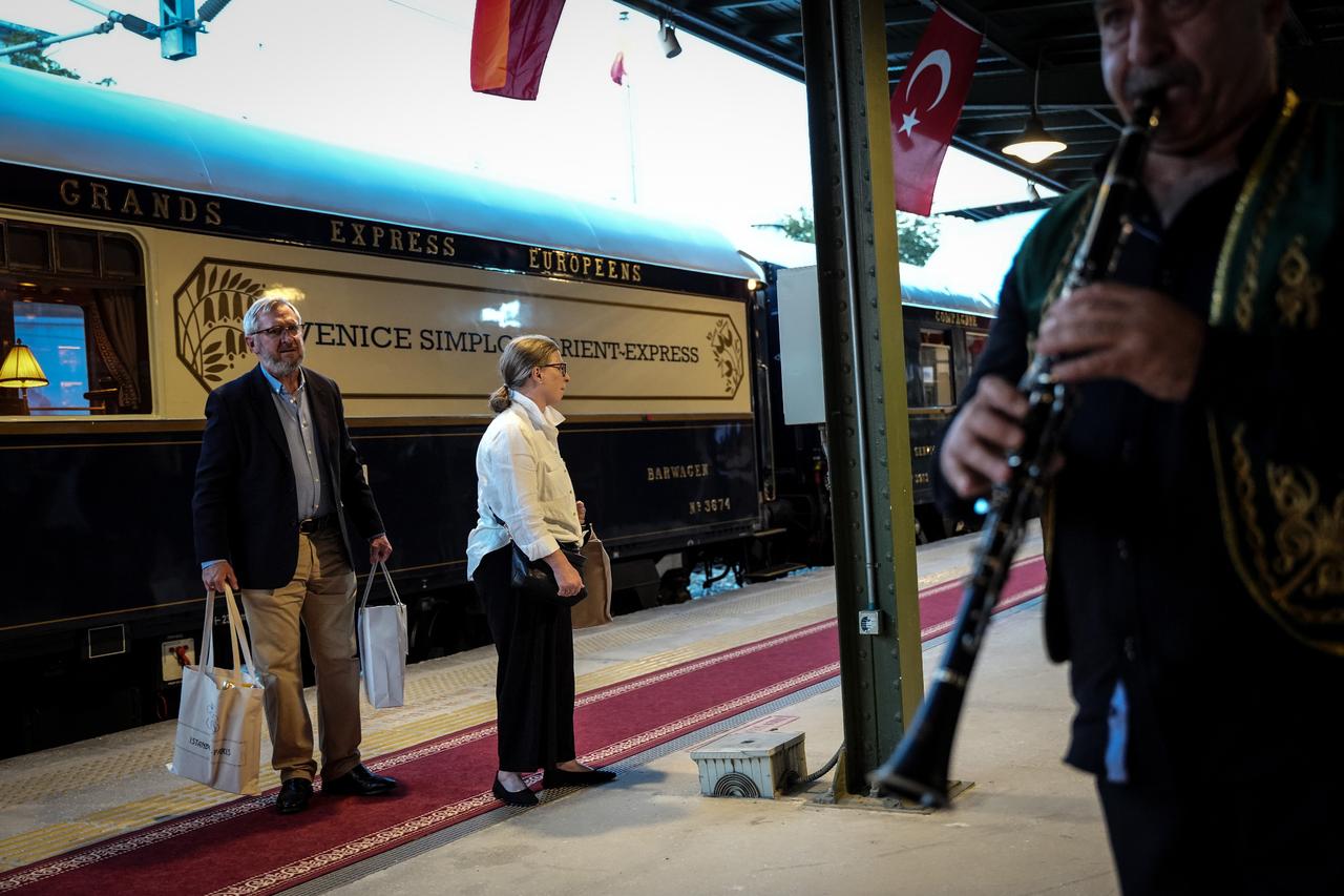 Passengers disembark from the Venice Simplon Orient Express as live music greets their arrival in Istanbul, Türkiye, Oct. 1, 2025. (IHA Photo)