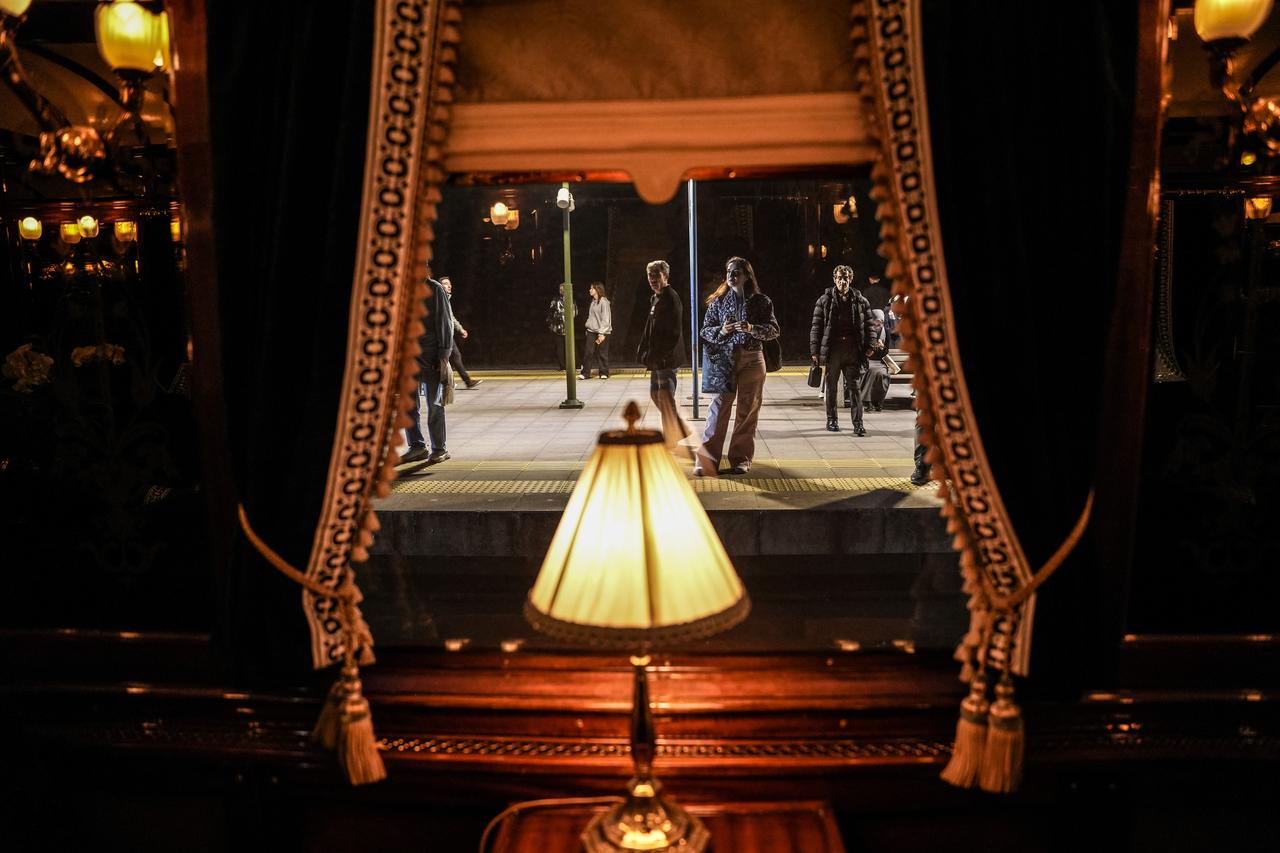 A view from inside the Orient Express carriage shows passengers on the platform in Istanbul, Türkiye, Oct. 1, 2025. (IHA Photo)