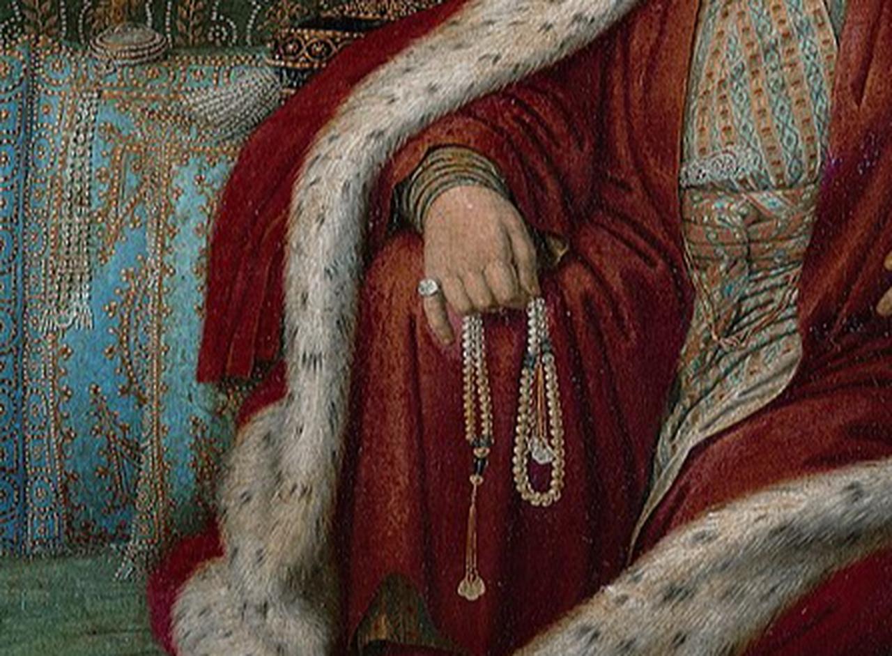Detail of Sultan Selim III’s pearl and emerald tespih, symbolizing his devotion and spiritual life. (Image via Wikimedia)