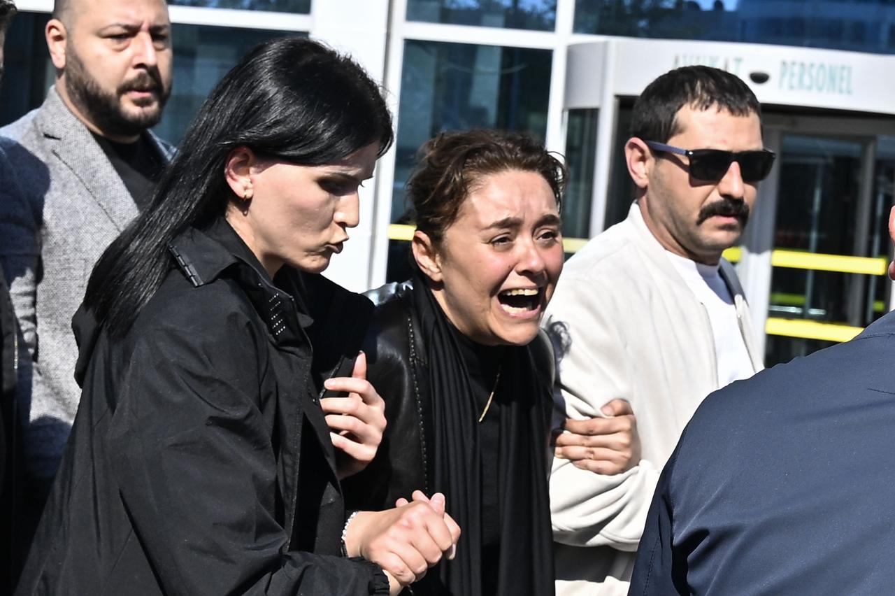 Yasemin Akincilar Minguzzi, the mother of Mattia Ahmet Minguzzi, was present at the courthouse before the murder trial, Istanbul, 21 Oct. 2025. (AA Photo)