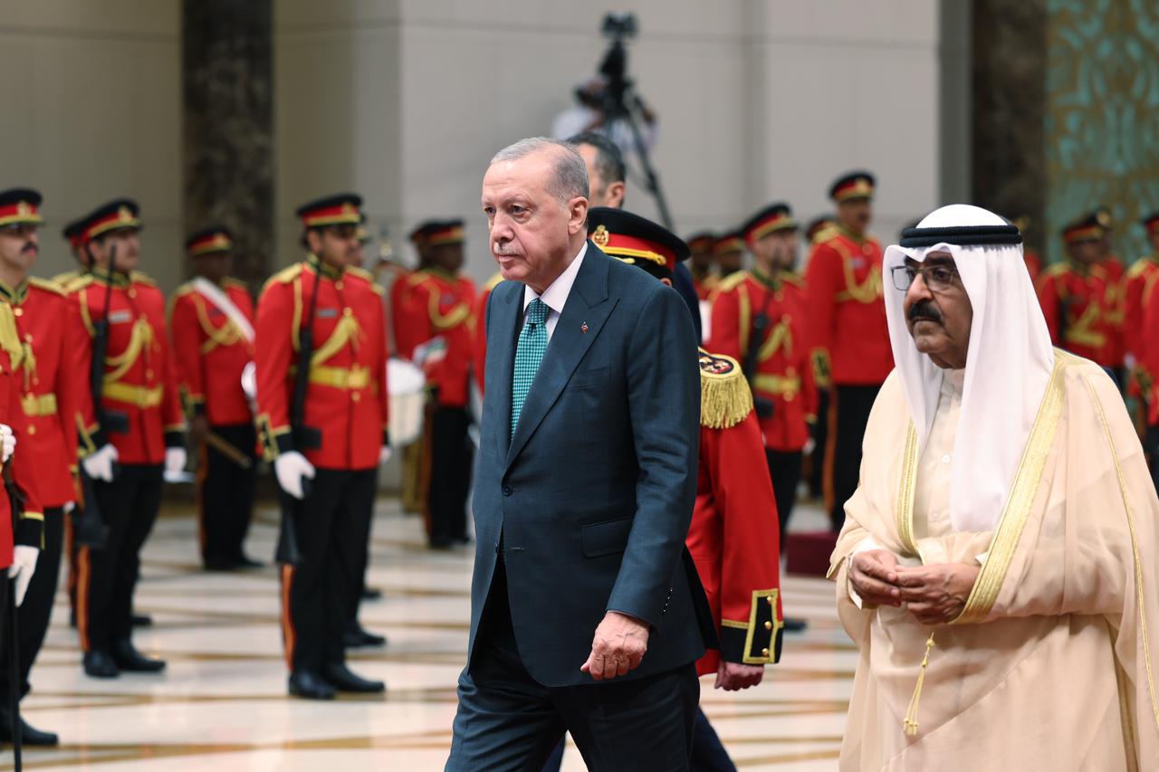 Erdogan stresses Gaza ceasefire, stronger Gulf ties on Kuwait stop
