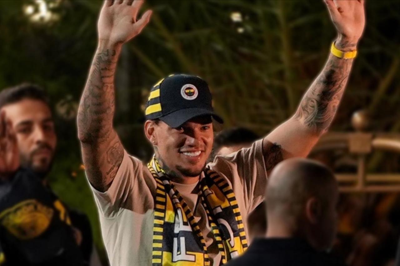 Fenerbahce’s Brazilian goalkeeper Ederson greets supporters upon his arrival in Istanbul, Türkiye, September 2, 2025. (AA Photo)