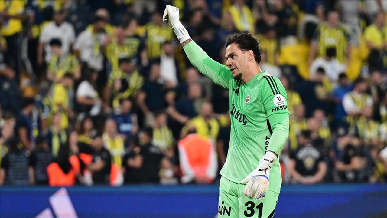 Fenerbahce’s Brazilian goalkeeper Ederson gestures during a Turkish Super Lig match at Sukru Saracoglu Stadium in Istanbul, Türkiye. (AA Photo)