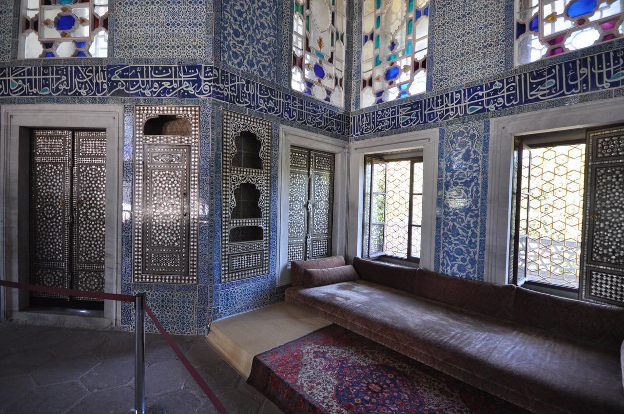 Interior of the Circumcision Room (Sunnet Odasi) at Topkapi Palace, in Istanbul, redesigned by Sultan Ibrahim I, 1640. (Photo via Wikimedia)