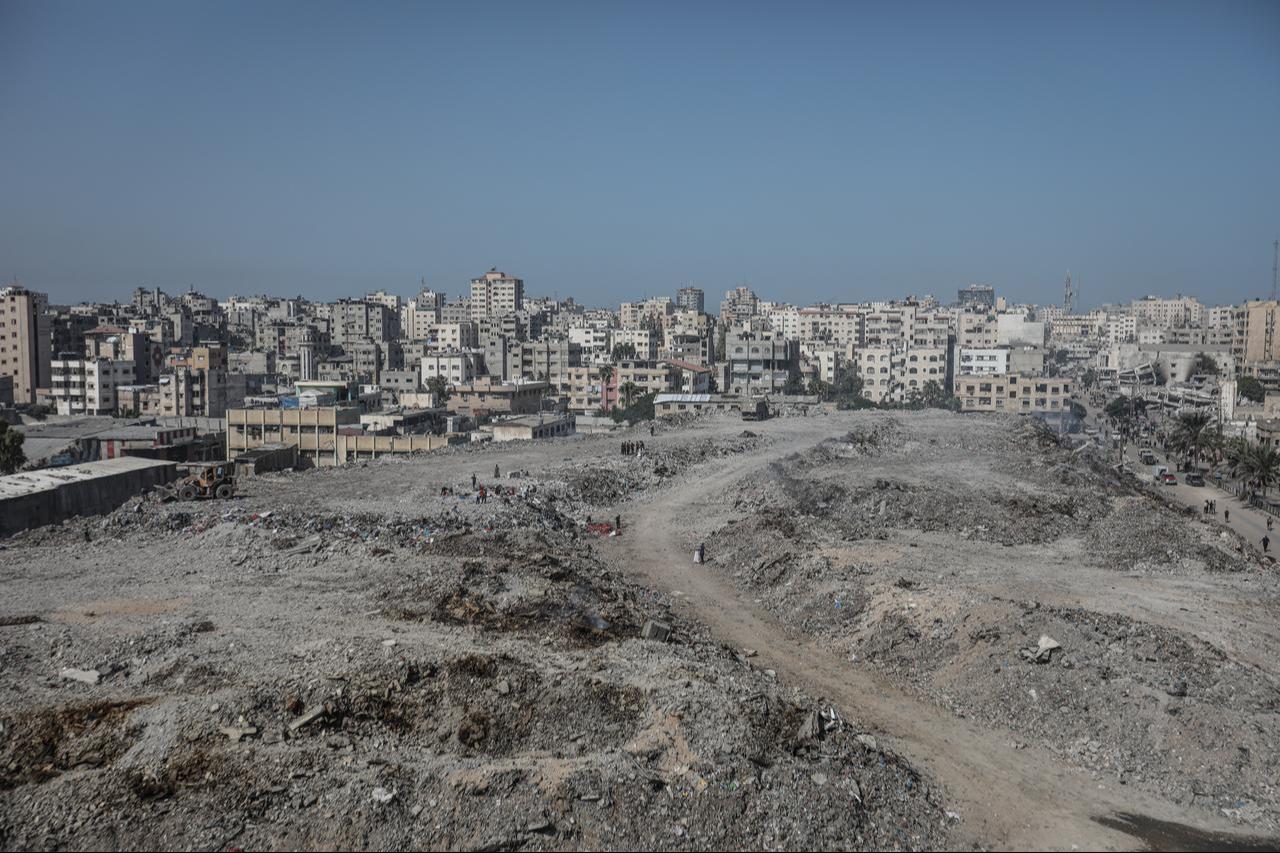 A view of the garbage accumulation, which is causing public health and environmental issues in Gaza City, Gaza, on October 21, 2025. (AA Photo)