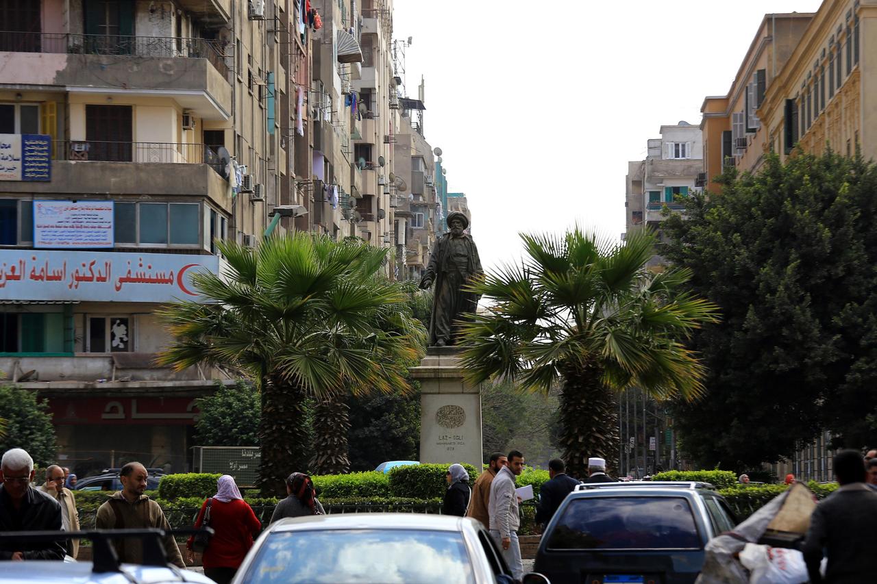 A street sign in Arabic and English points toward Lazoghly Street, named after Ottoman deputy Laz Oghli Pasha in Cairo’s old administrative district, Feb. 21, 2013. (AA Photo)