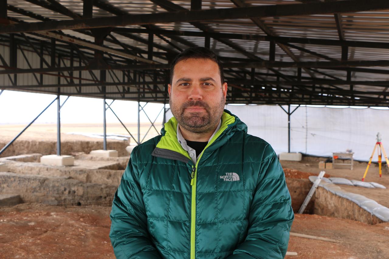 Excavation director Professor Murat Turkteki at Kulluoba Hoyuk, Eskisehir, Türkiye, Oct. 2025. (AA Photo)