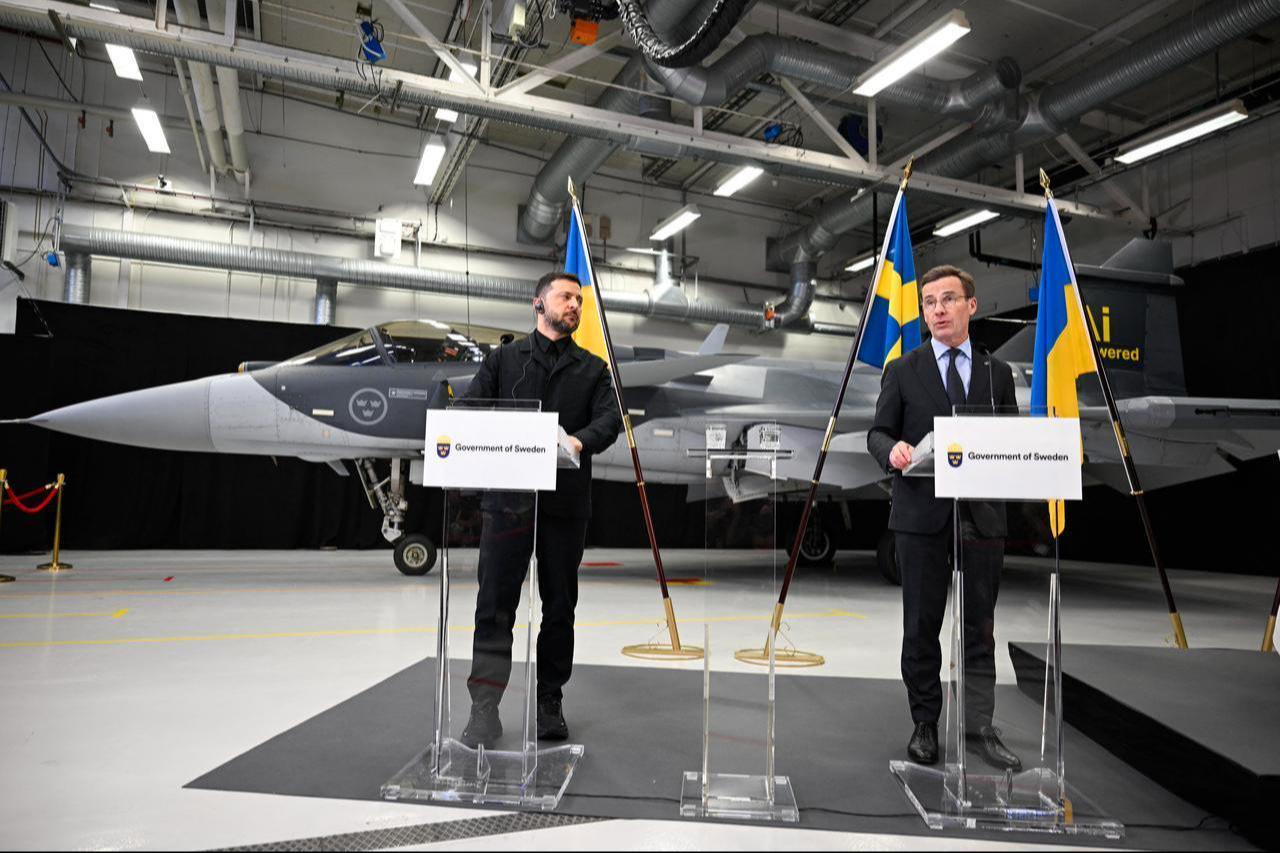 Swedish Prime Minister Ulf Kristersson (R) and Ukrainian President Volodymyr Zelenskyy give a joint press conference in Linköping, Sweden, Oct. 22, 2025. (AFP Photo)